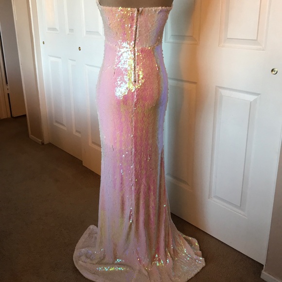 Beautiful sequin gown - Picture 2 of 4